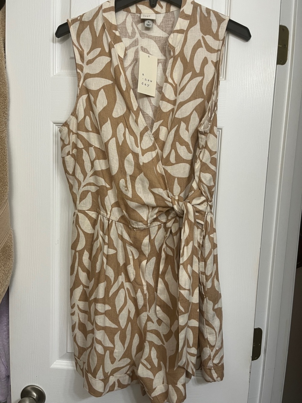 a new day Tan & Cream Leaf-Print Sleeveless Wrap Romper